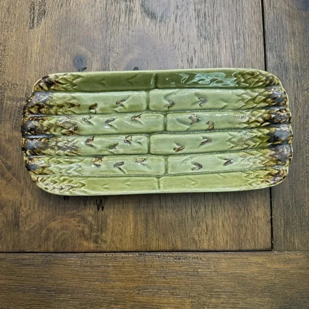 Beautiful appetizer plates, asparagus theme. Made in Portugal. Set of 4.
